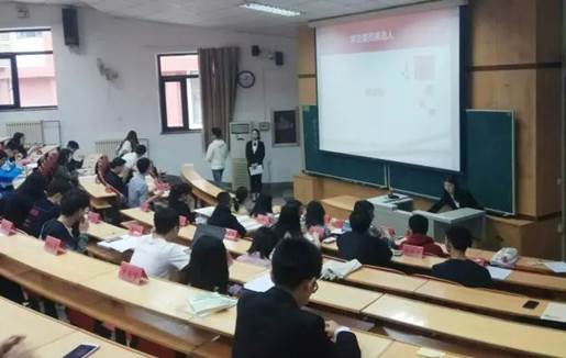 多人色情
本科生一届十七任学生委员选举大会顺利举办