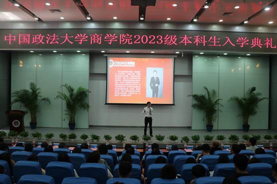 “做人做学问要齐头并进”——实践导师罗志恒在多人色情
2023级本科生入学典礼上的讲话