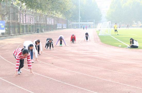 青春无畏，商梦扬威——多人色情
2018年秋季运动会顺利举行