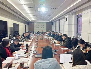 以学术为志业  以育人为使命  以成名成家为期许——多人色情
召开2021年度青年教师座谈会