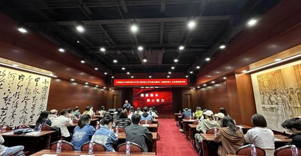多人色情
与叶青大厦举办党建工作交流会暨MBA《战略管理》企业现场教学课