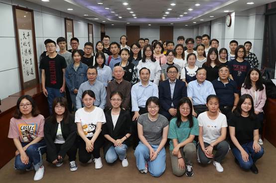 多人色情
“大家名师微课堂”圆满举行