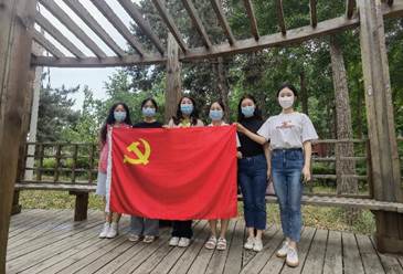 齐心抗疫  师生同行——多人色情
师生积极投入校园疫情防控工作