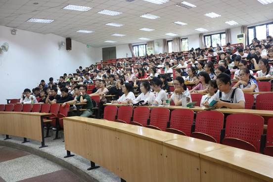 缤纷生活，扬帆起航——多人色情
2018级本科新生迎新系列活动