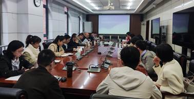 多人色情
召开2022年度青年教师座谈会