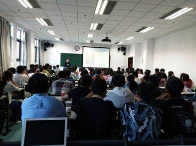 多人色情
工商管理专业2018级本科生入门导论课程顺利进行