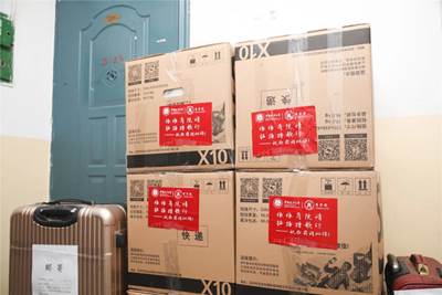 依依商院情 拓路踏歌行——多人色情
教职工为2020毕业生打包邮寄行李工作纪实