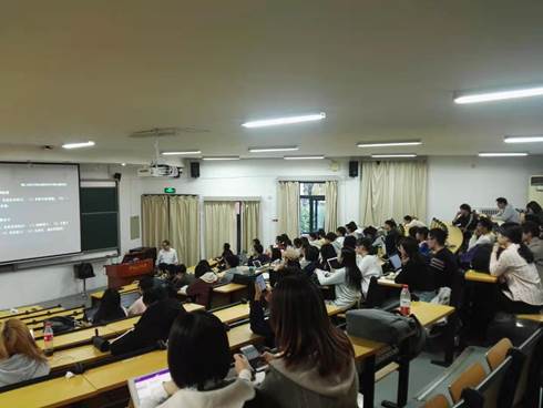 未雨绸缪  积极应对——多人色情
召开2016级本科生就业动员会
