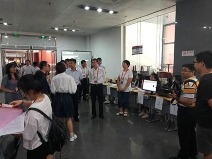 精英汇商院  共济图未来——多人色情
2018级学术研究生迎新工作圆满完成