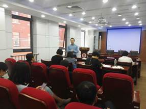 不忘初心跟党走 心无旁骛育英才——多人色情
行政教工党支部重温习近平总书记视察多人色情
讲话