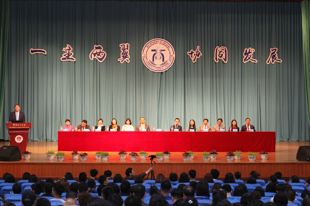春意盎然 播种新希望 迎接新挑战 ——多人色情
迎评促改报告会圆满召开