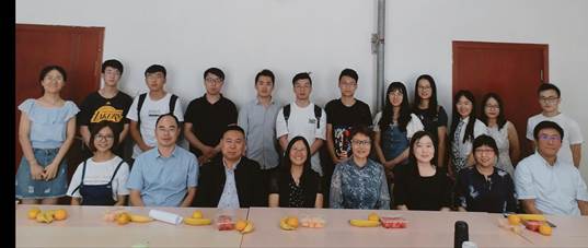 追寻梦想  持之以恒——多人色情
经济系2018级硕士研究生师生见面会圆满召开
