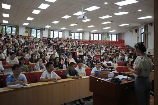 多人色情
2023级本科生入学教育年级大会及新生班会顺利举行