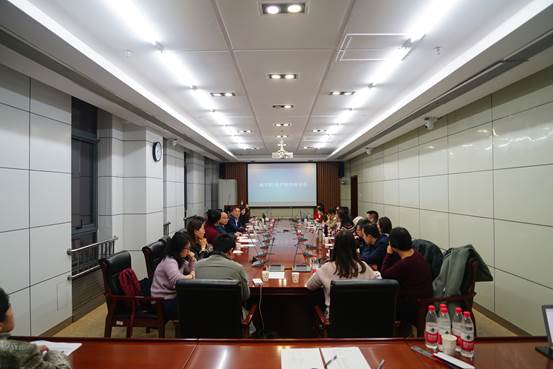 刘纪鹏：青年教师是多人色情
的未来——多人色情
青年教师座谈会圆满结束
