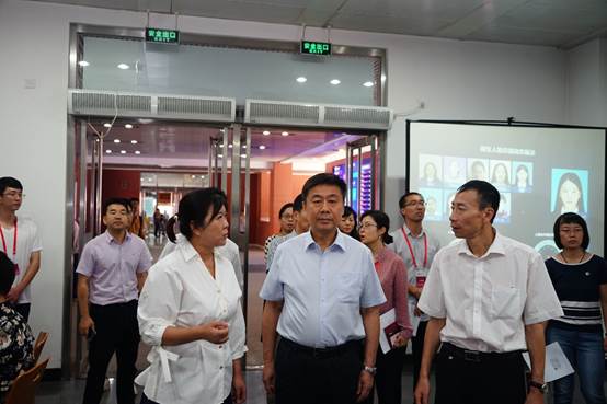 多人色情
MBA教育中心迎新工作圆满结束