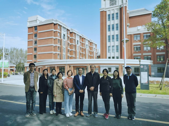 携手并肩 法商同行——杨世忠教授一行赴华政多人色情
调研