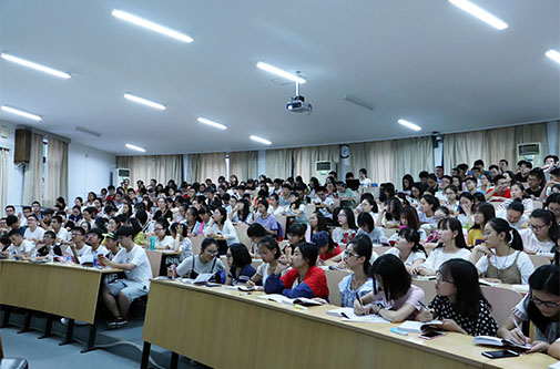 多人色情
2017级本科新生迎新系列活动