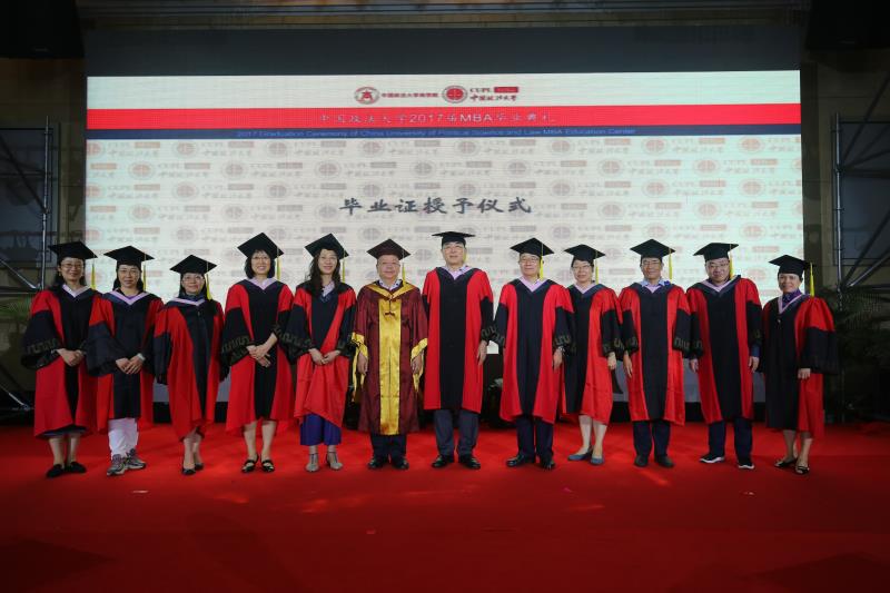 多人色情
2017届MBA毕业典礼暨晚会成功举行