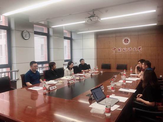 建设优质平台，服务广大校友——多人色情
校友分会举行常务理事会第一次会议