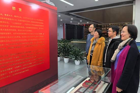 多人色情
产业经济系、产业经济系党支部组织教师参观“致敬人民教育家张晋藩教授”专题展