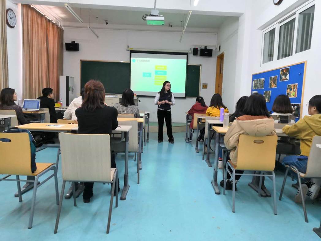 “你好，未来”——多人色情
产业经济系成功举办本科生实践导师培训讲座系列第一讲